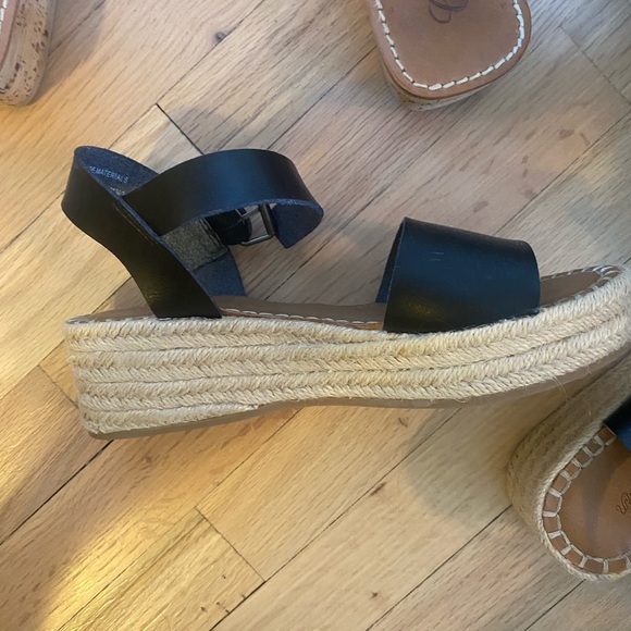 Sandals - Picture 2 of 3